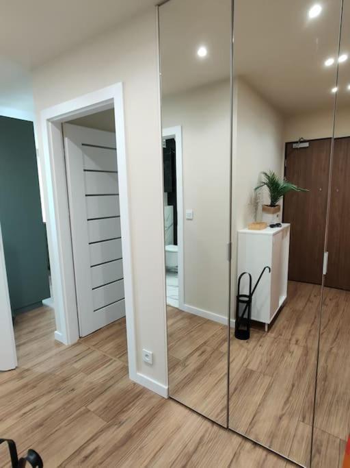 Piekny Apartament 3-Pokojowy คาโตวีตเซ ภายนอก รูปภาพ